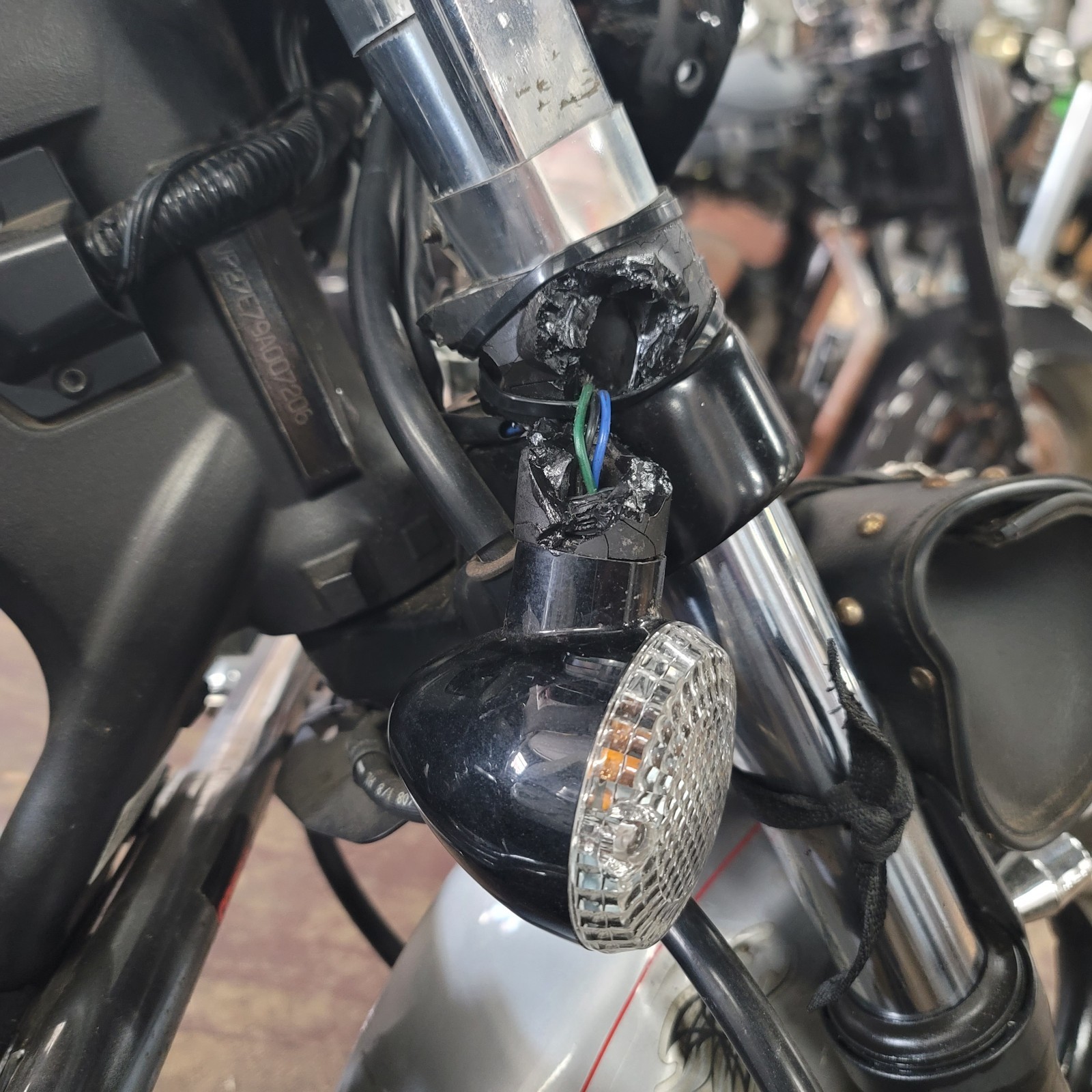 Yamaha Raider XV1900 Left Right Front Turn Signal Rubber Mount Stalk 2008-2016