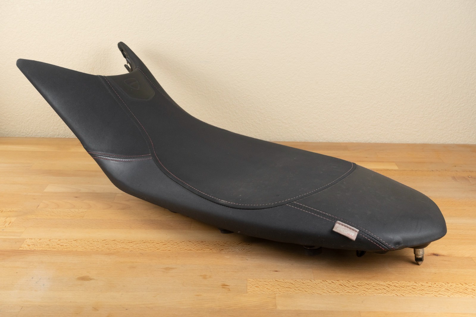 Hypermotard 821 / 939 Ducati Performance Racing Seat 96880082A Hyperstrada