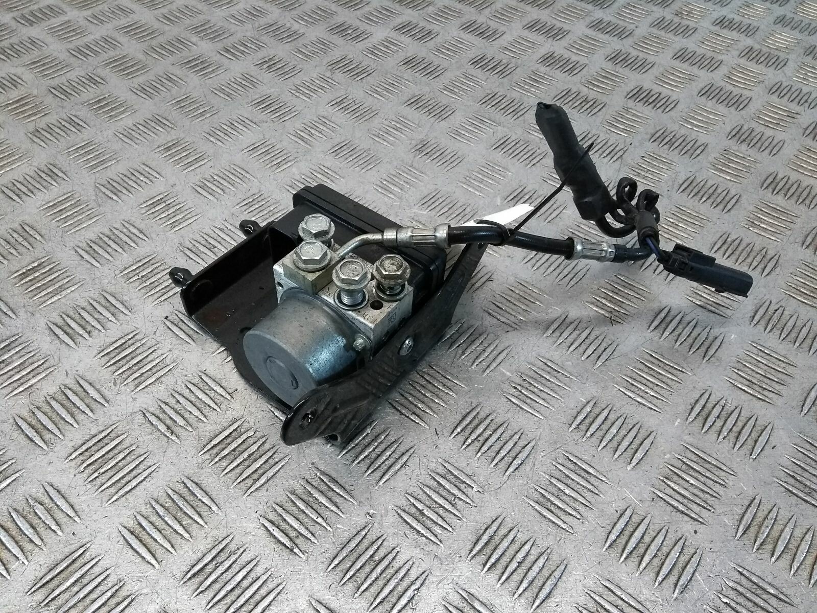 2018 HARLEY DAVIDSON XL SPORTSTER IRON 883 XL883N 18 ABS Pump