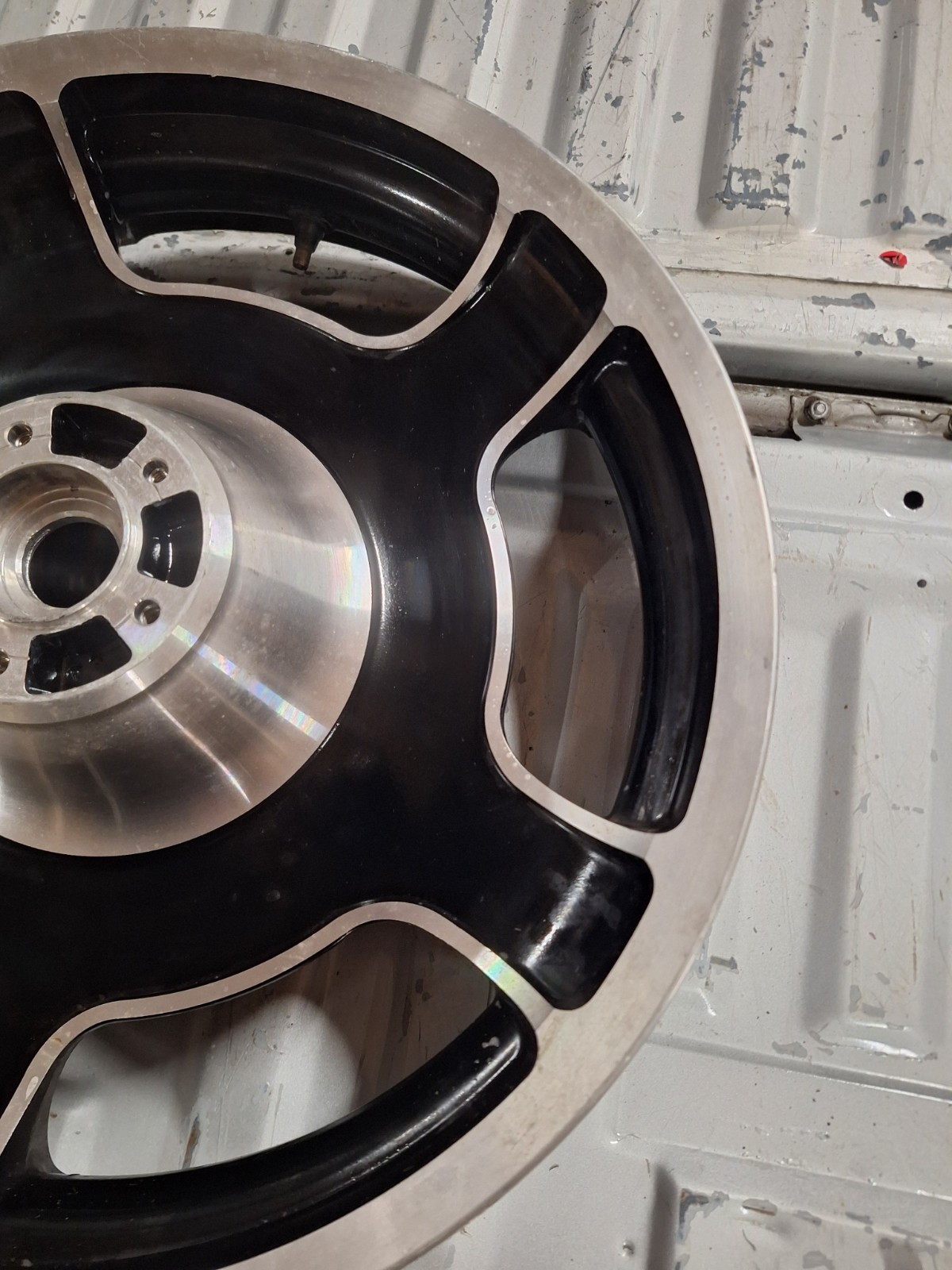 43300164 Harley-Davidson Street Glide 18×3.50 Cast 5 Spoke Rim Wheel Airstrike