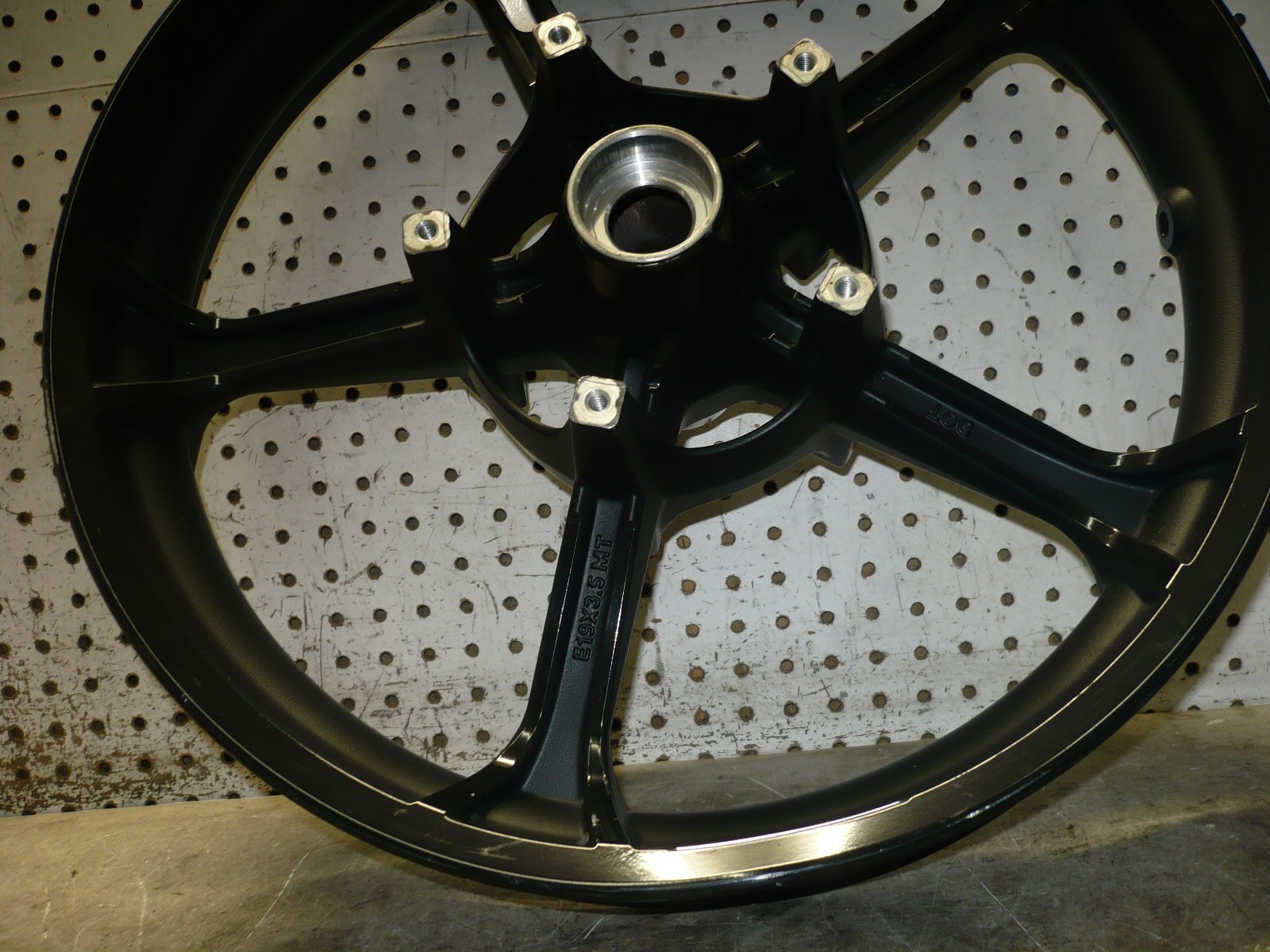 HD HARLEY 00 23 TOURING CVO TOMAHAWK FRONT WHEEL RIM 19X3.50 5 SPOKES