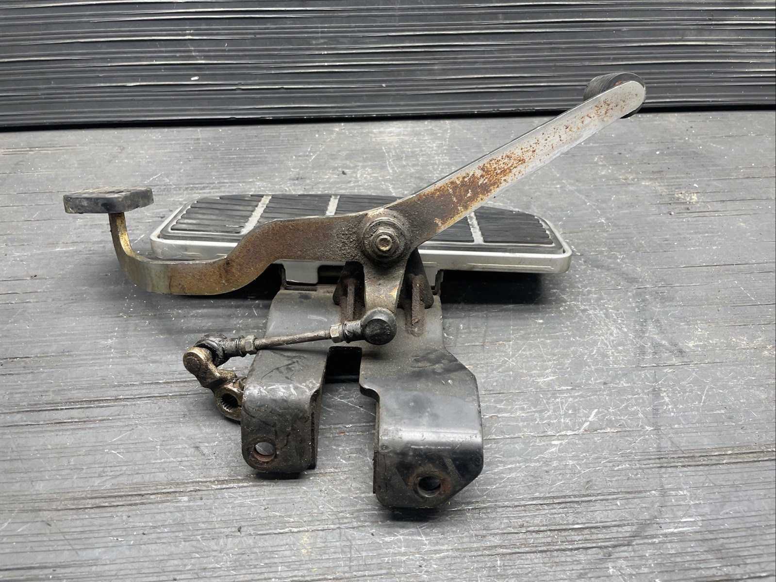 2005 Suzuki Boulevard 800 C50 Left floorboard gear shifter assembly #725