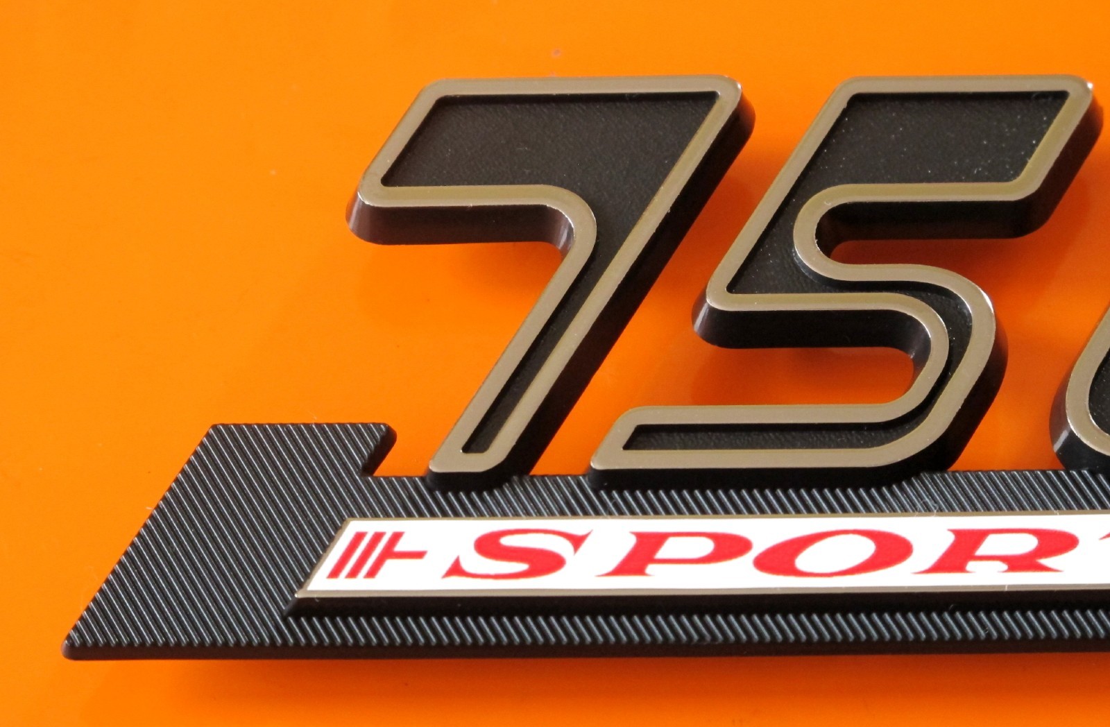 DUCATI 750 SPORT BEVEL PLASTIC SIDE PANEL BADGES PAIR CLIPS/DECALS APPLIED