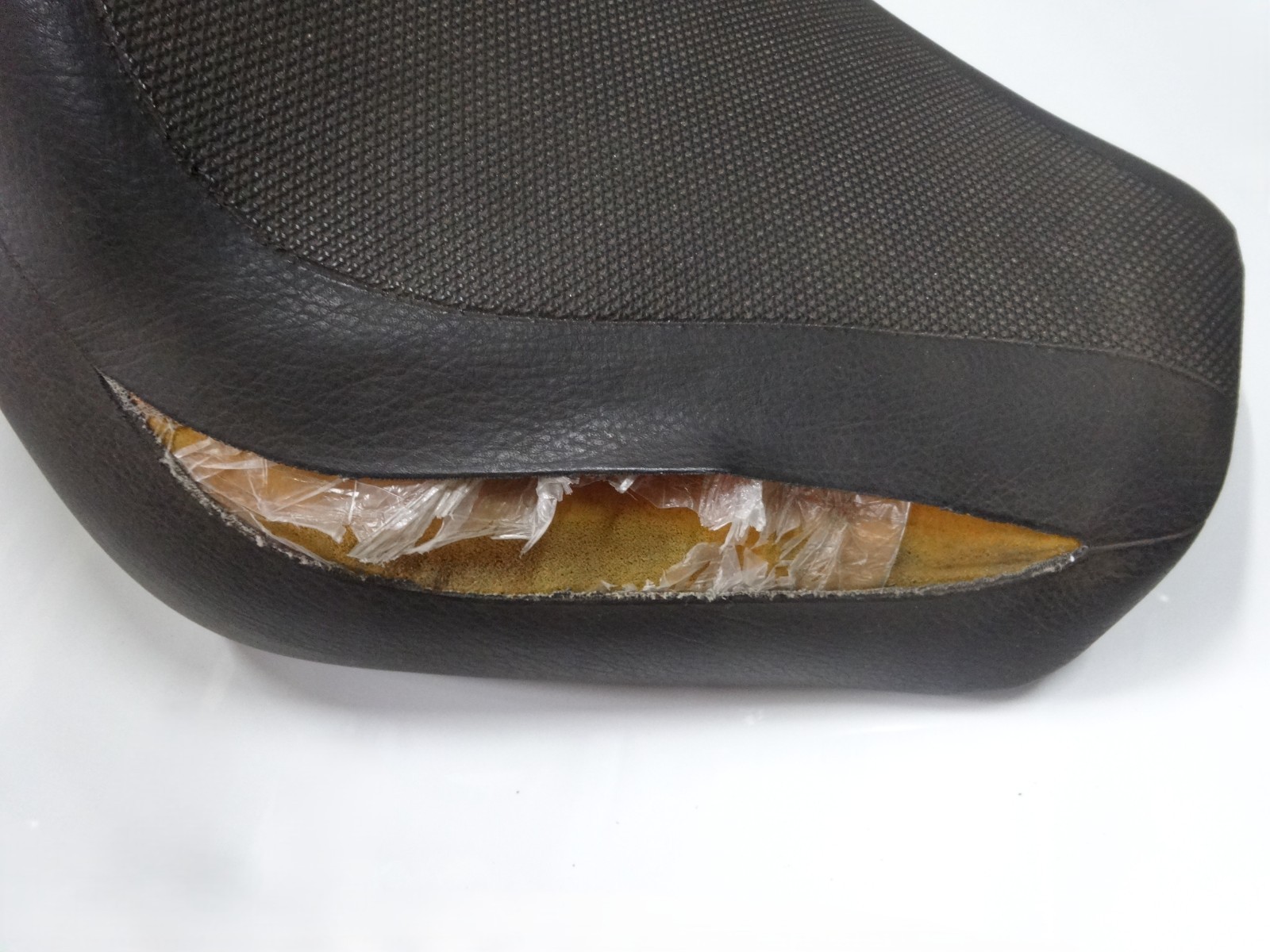 1997-2003 Suzuki Marauder VZ 800 Driver Front Seat Saddle OEM 45100-48E50-M9Z