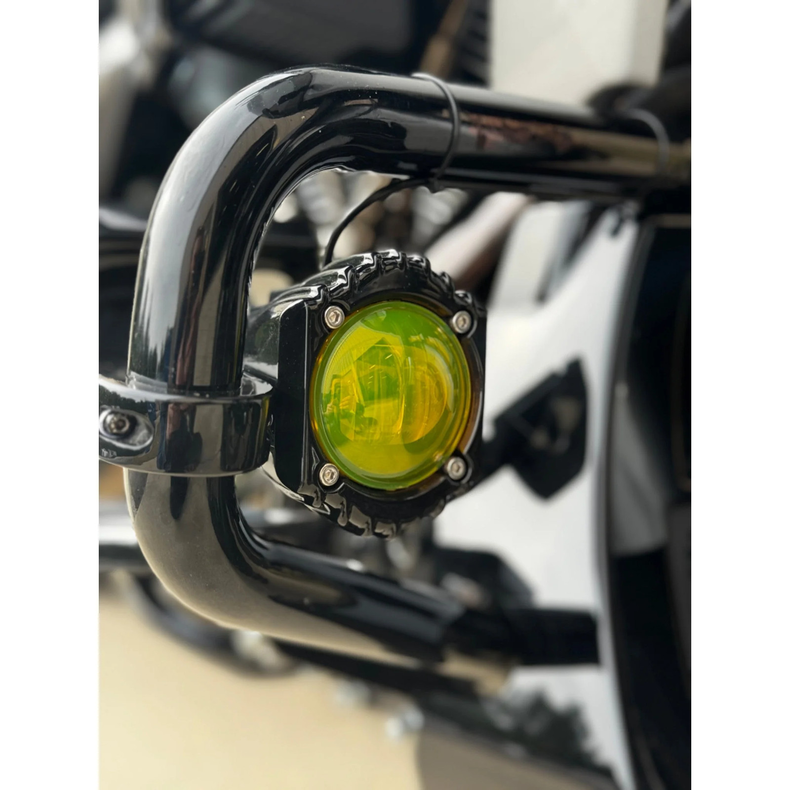 Custom Dynamics Shark Demon® Fog Light – SD-FOG-1Y 2001-3088 For Harley Motorcyc