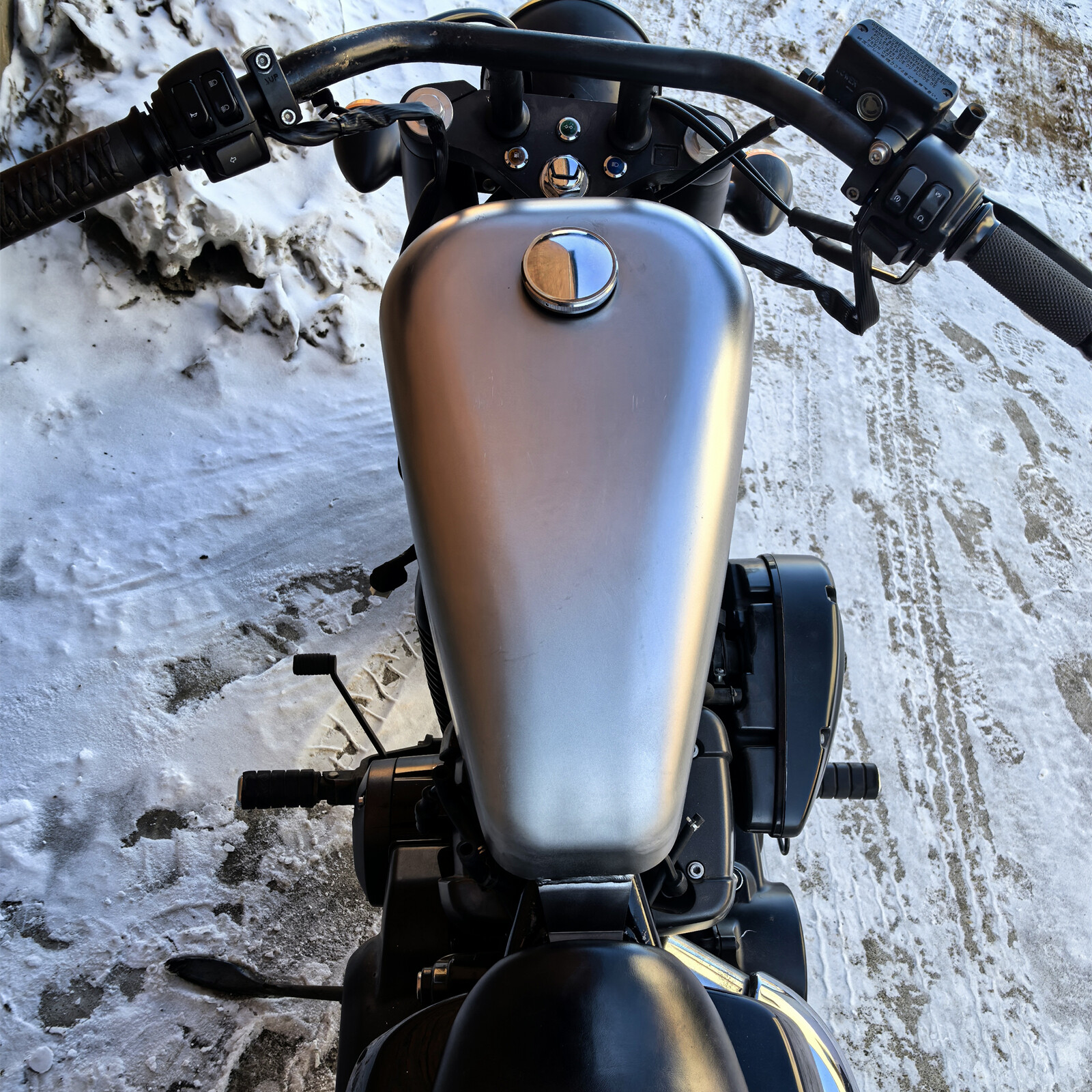 9L Fuel Tank Oil Tank With Cap For HONDA VT750 SHADOW 750 2004-2009 2005 Silver