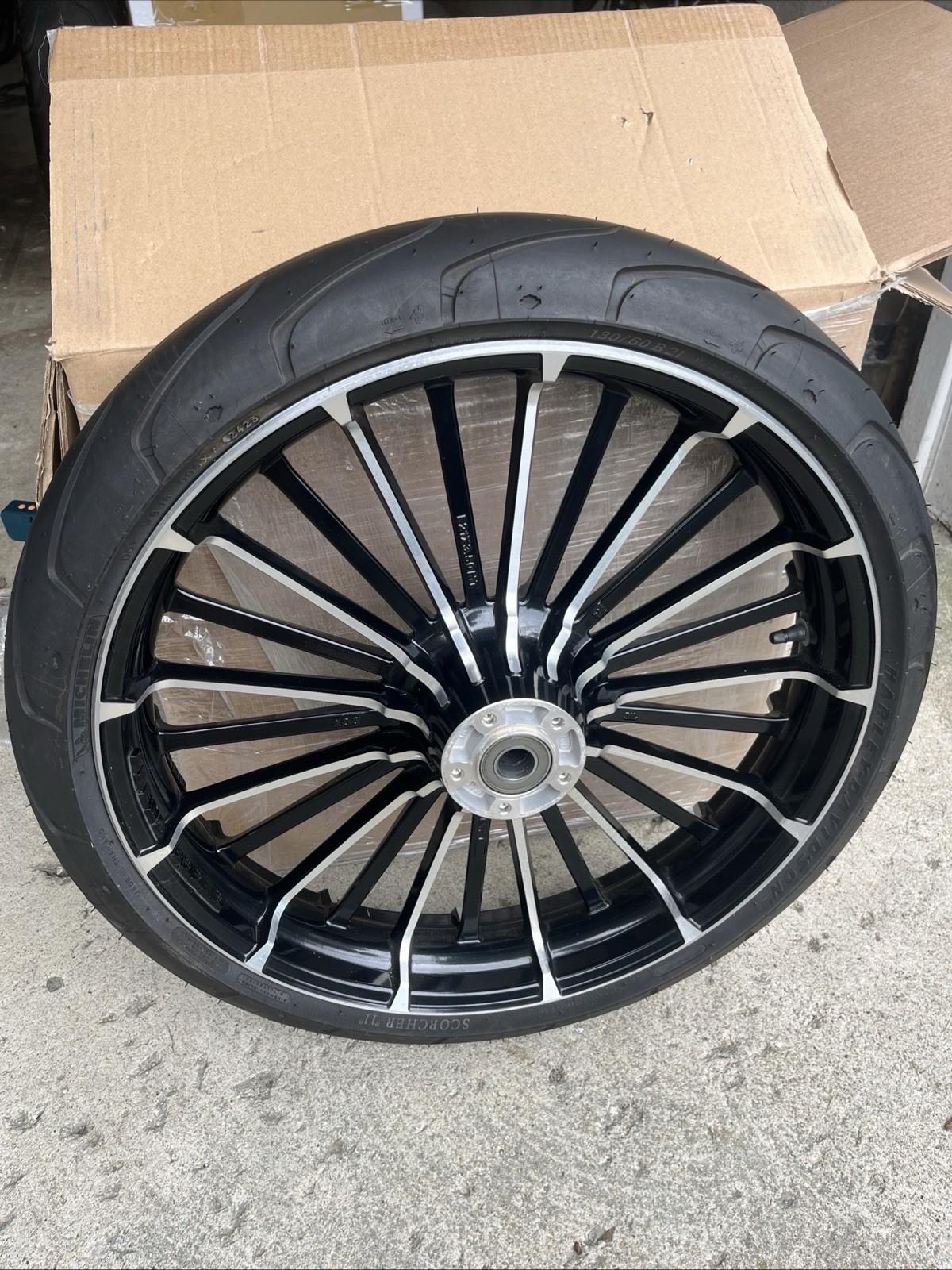 HARLEY DAVIDSON FRONT TURBINE WHEEL 2024 BREAKOUT BLACK & CHROME OEM + Tire!!!