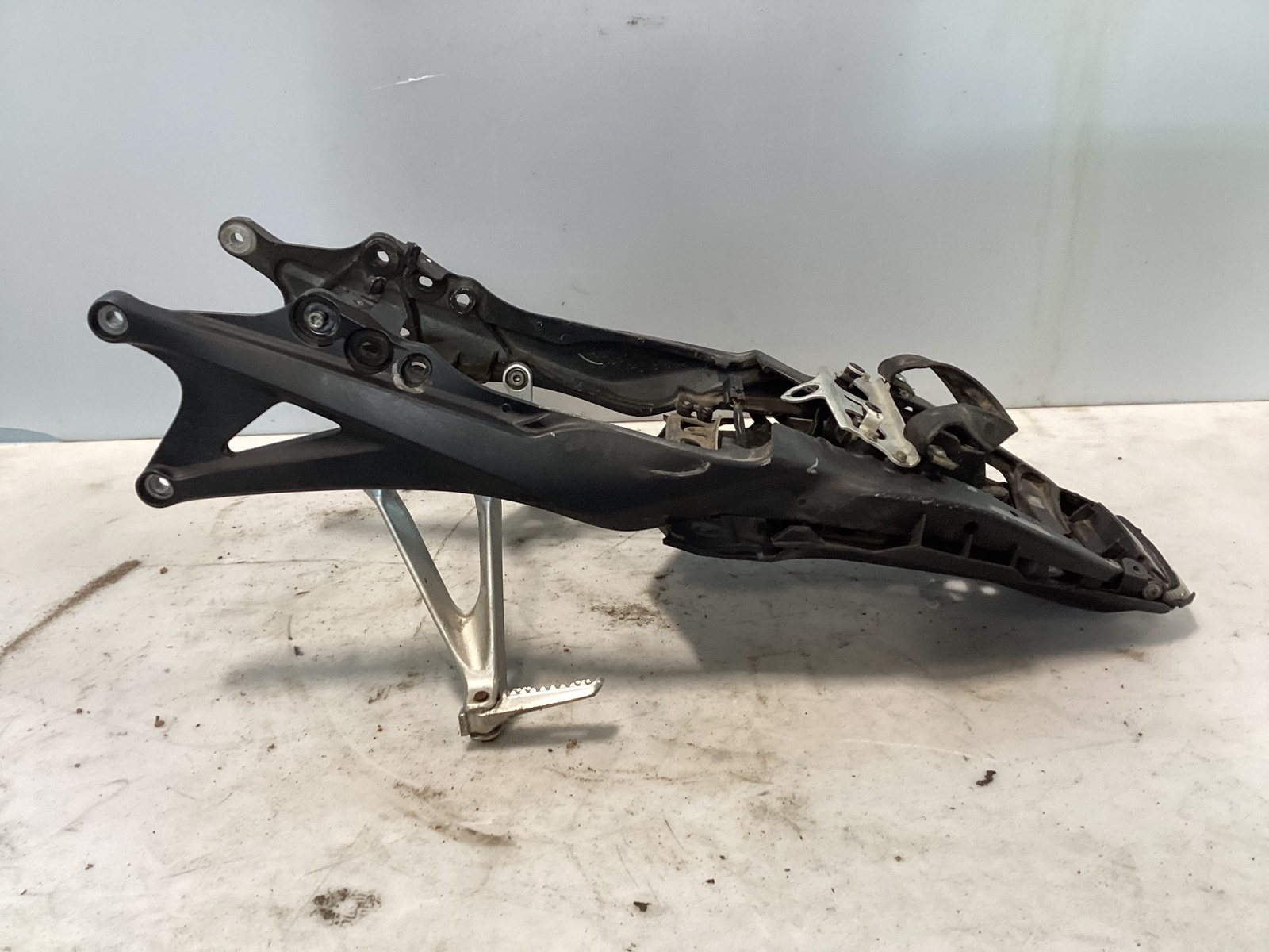 08-16 HONDA CBR1000RR SUBFRAME SUB FRAME REAR TAIL BACK PEGS LIGHT UNDERTAIL OEM