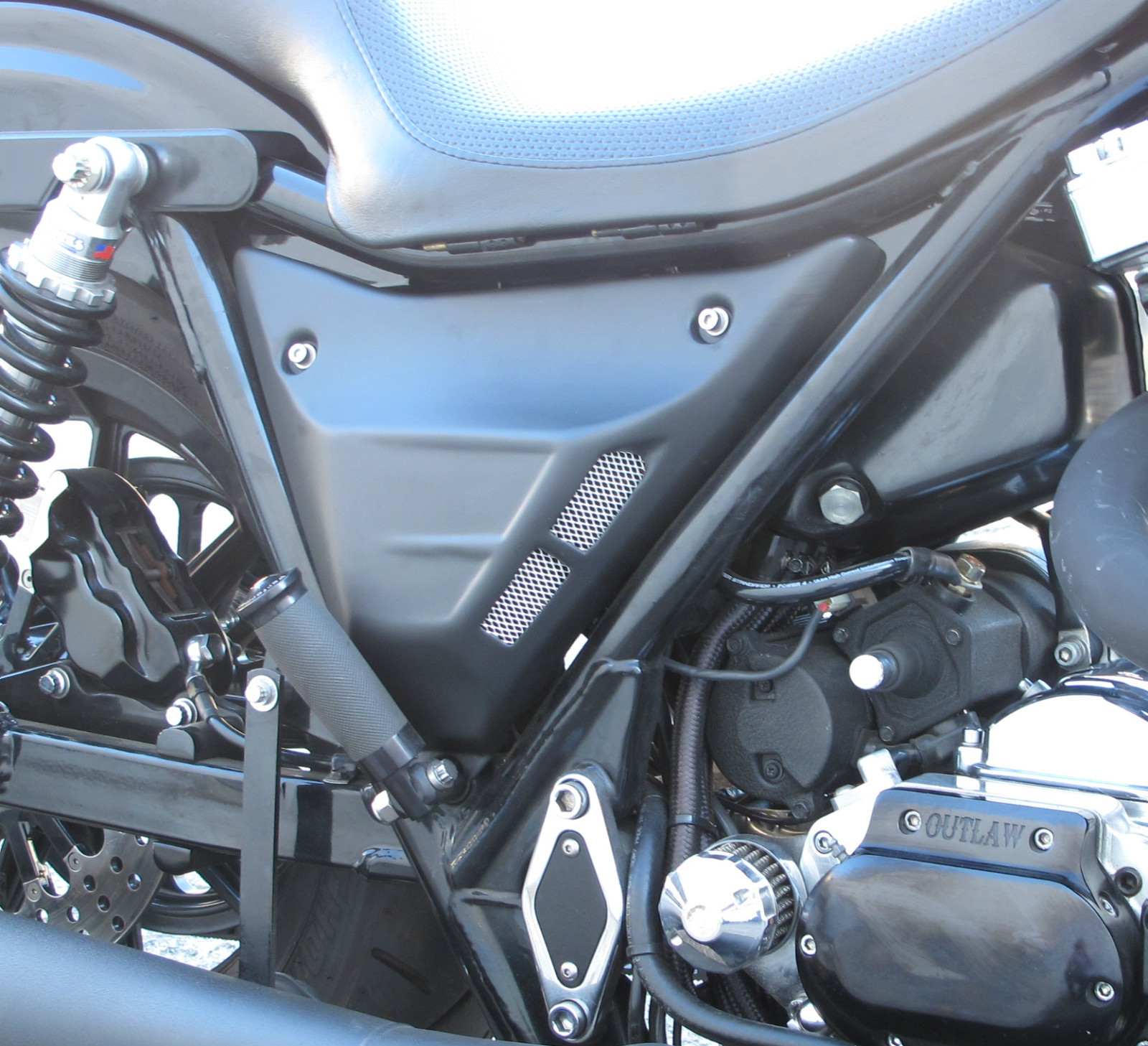 OUTLAW ORIGINAL VENTED FXR SIDE COVERS 82-94 FXR 99-00 BLACK HARLEY