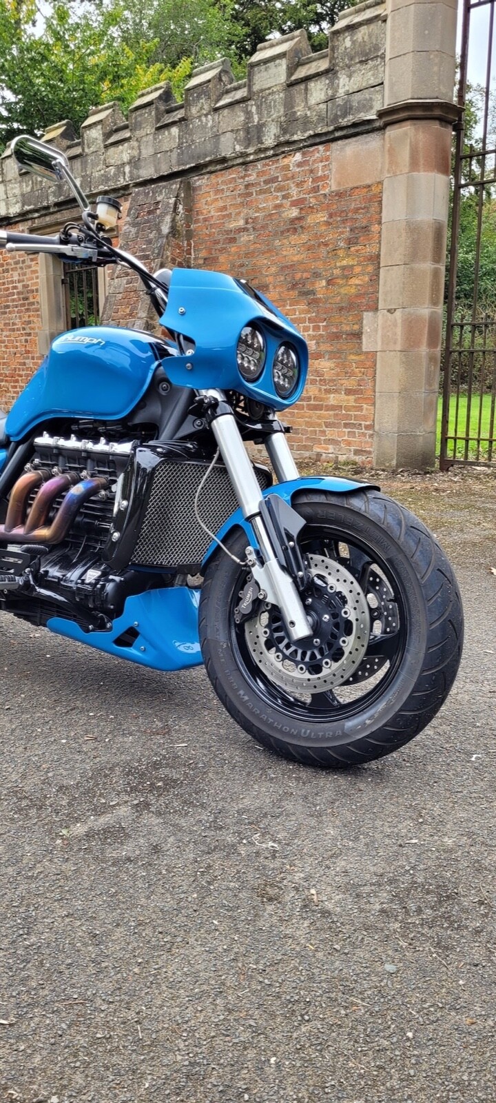 TRIUMPH ROCKET 3 BELLY PAN – BLACK FIBREGLASS – MID SIZE –