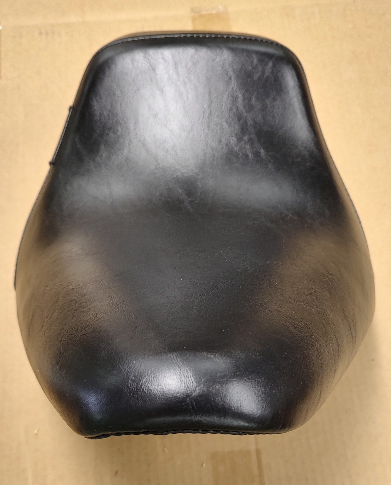 Le Pera 10″ Wide Bare Bones Front Solo Seat – LNU-007 for 1984-1999 Soft Tails
