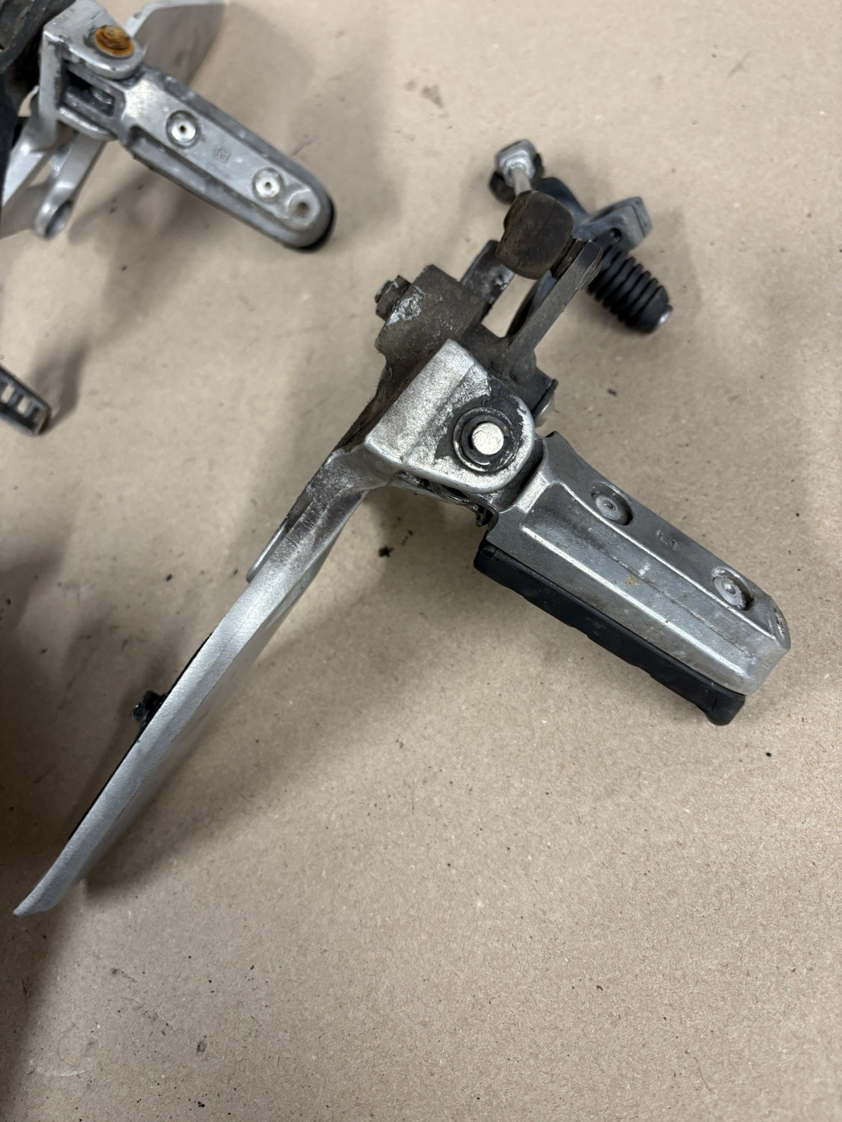 11-13 HONDA CBR250R LEFT RIGHT REARSET REAR SET FRONT DRIVER FOOT PEG OEM #0058