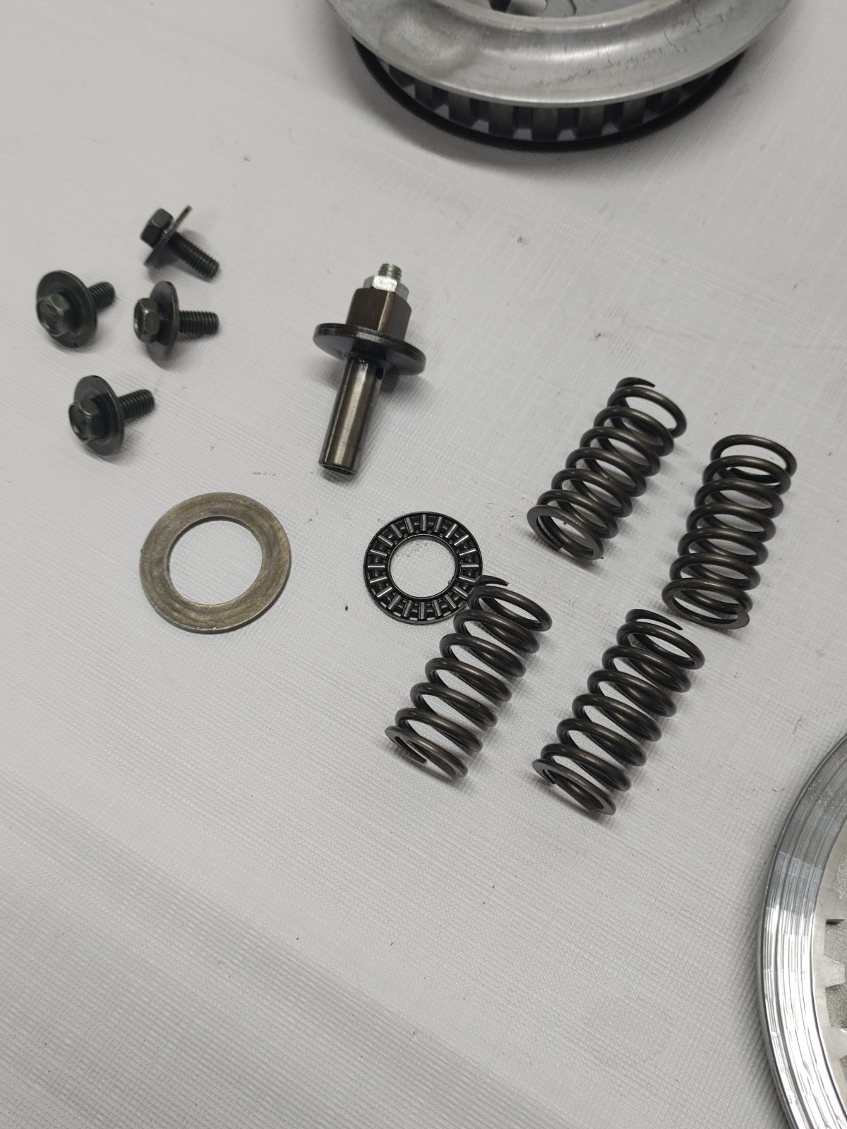 1999 Suzuki GZ250 Clutch Parts (As Shown) 21200-38201, 21411-38201, 21462-27A00