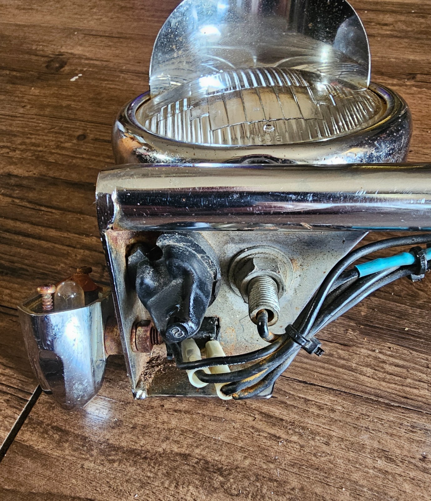 Vtg Chrome Motorcycle Auxiliary Light Bar Dual Spotlights Turn Signals Visor