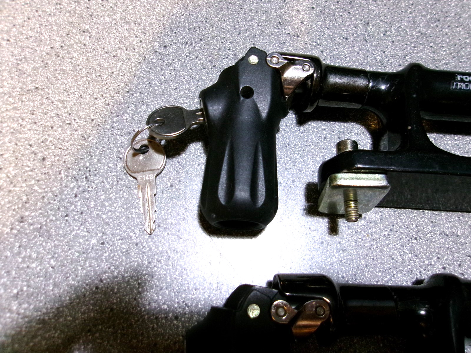 2 RockyMounts Locking Clutch Bolt-On Bike Fork Mount Truck Bed Locks, Keys RBo