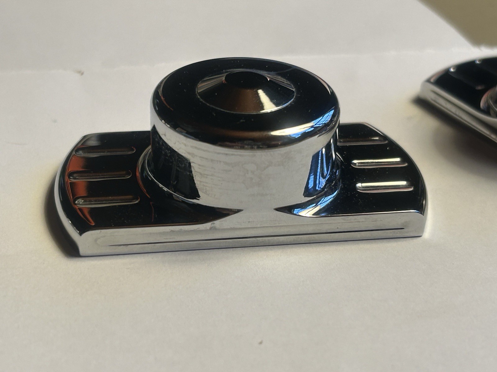Harley Davidson Chrome CNC Machined Billet Aluminum Rear Axle Caps / Cover Dyna