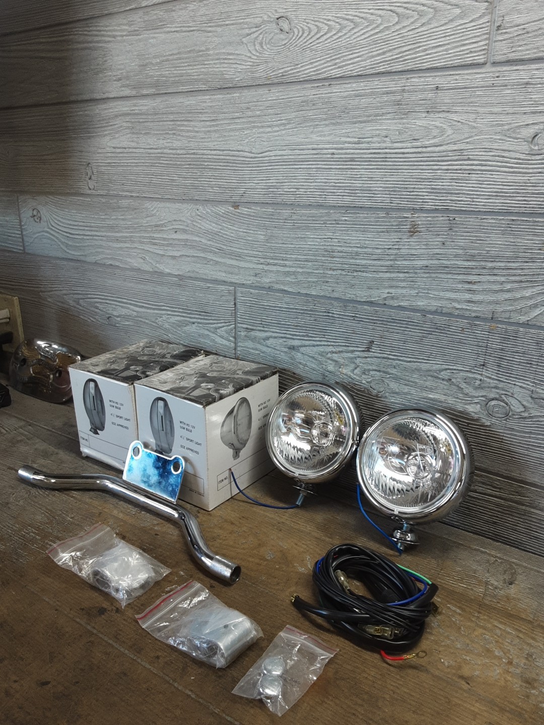 UNITED PACIFIC 5″ ROUND ANTIQUE VINTAGE FOG LIGHT LIGHTS SET BRACKET KIT REV-00