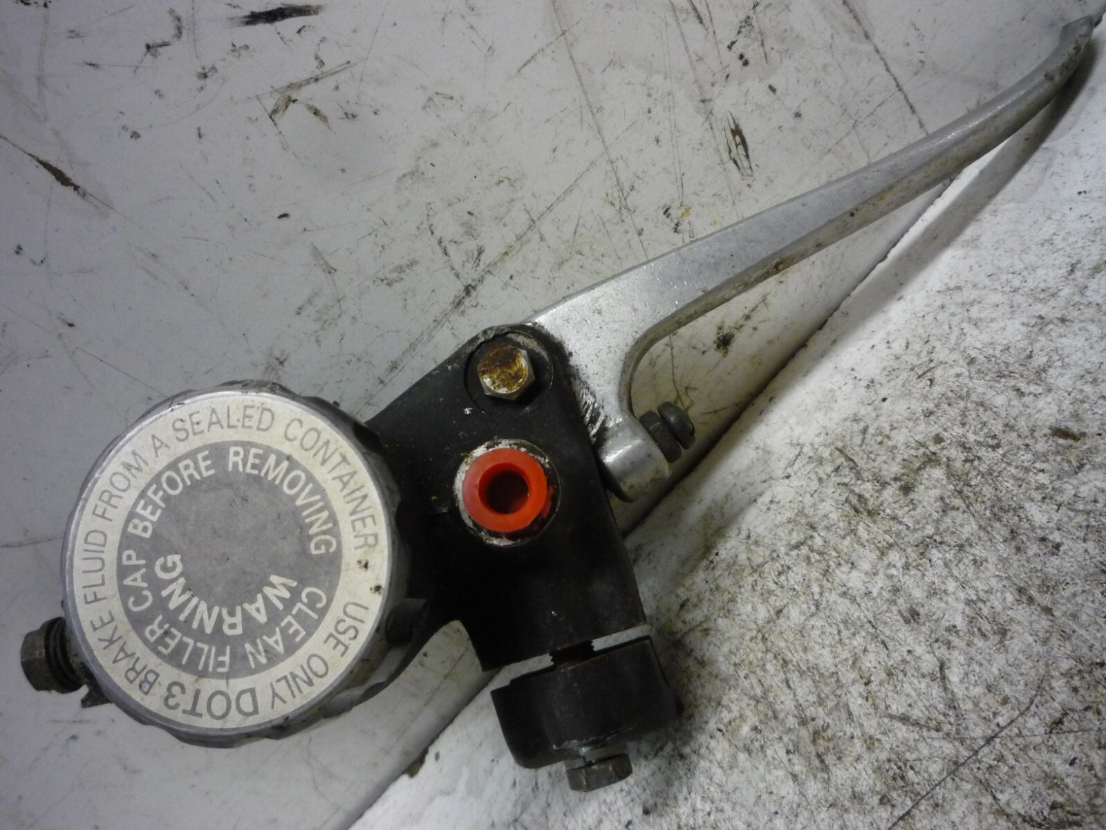 KAWASAKI 74 – 79 KZ400 KZ 400 FRONT BRAKE MASTER CYLINDER OEM 43015-032