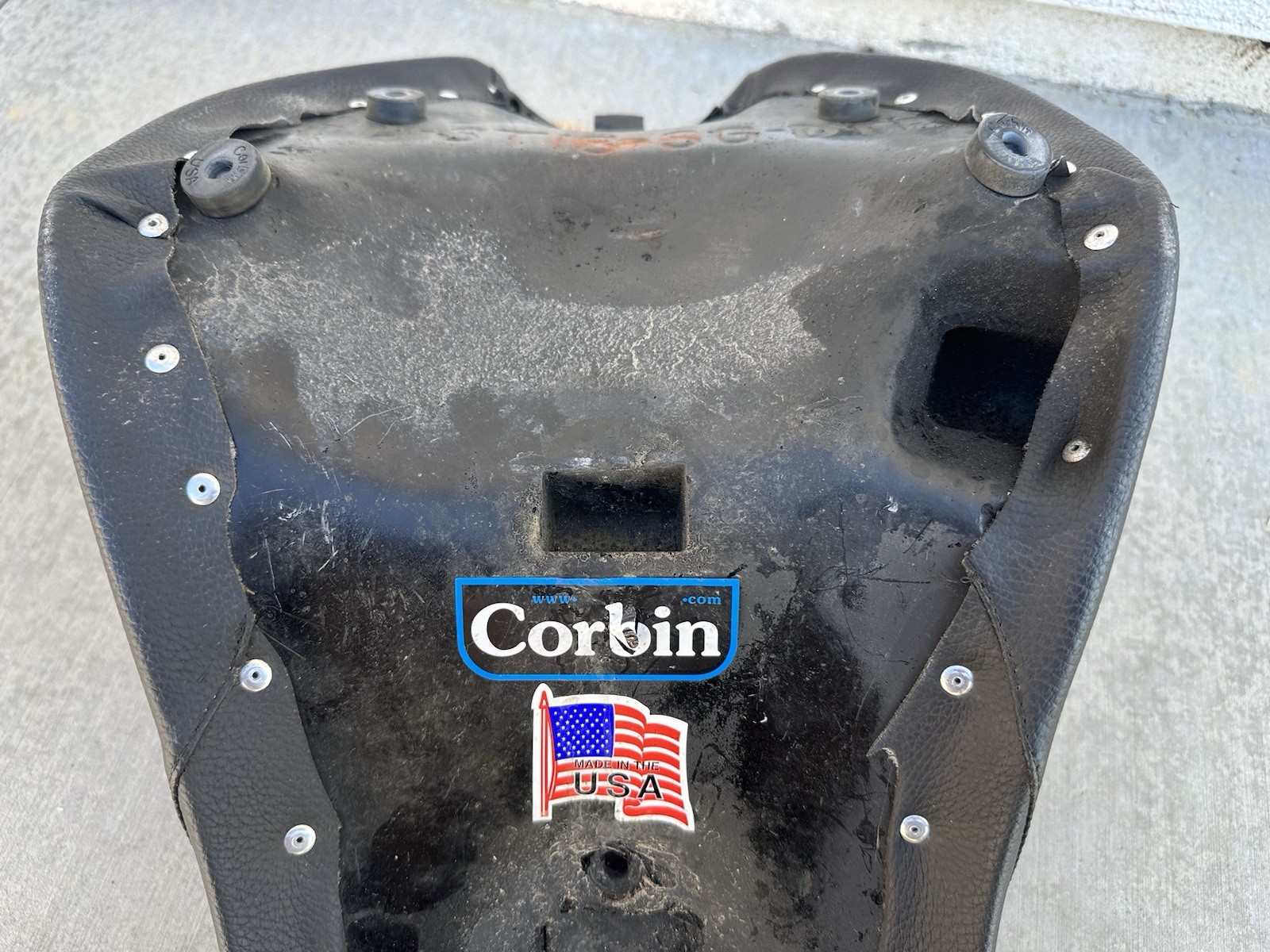 HARLEY CORBIN WIDOWMAKER SADDLE SEAT Made In USA HD-ST18-SG-DTE Red Stiching