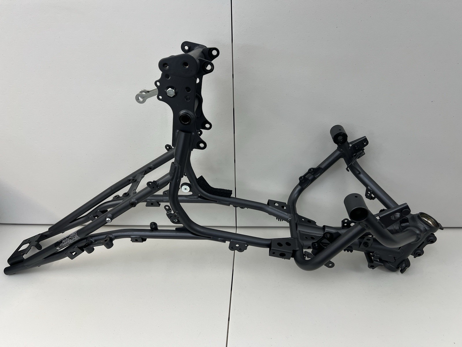 22 23 24 25 2025 Yamaha YZF-R7 YZF R7 Main Frame Chassis STRAIGHT SLVG REG OEM