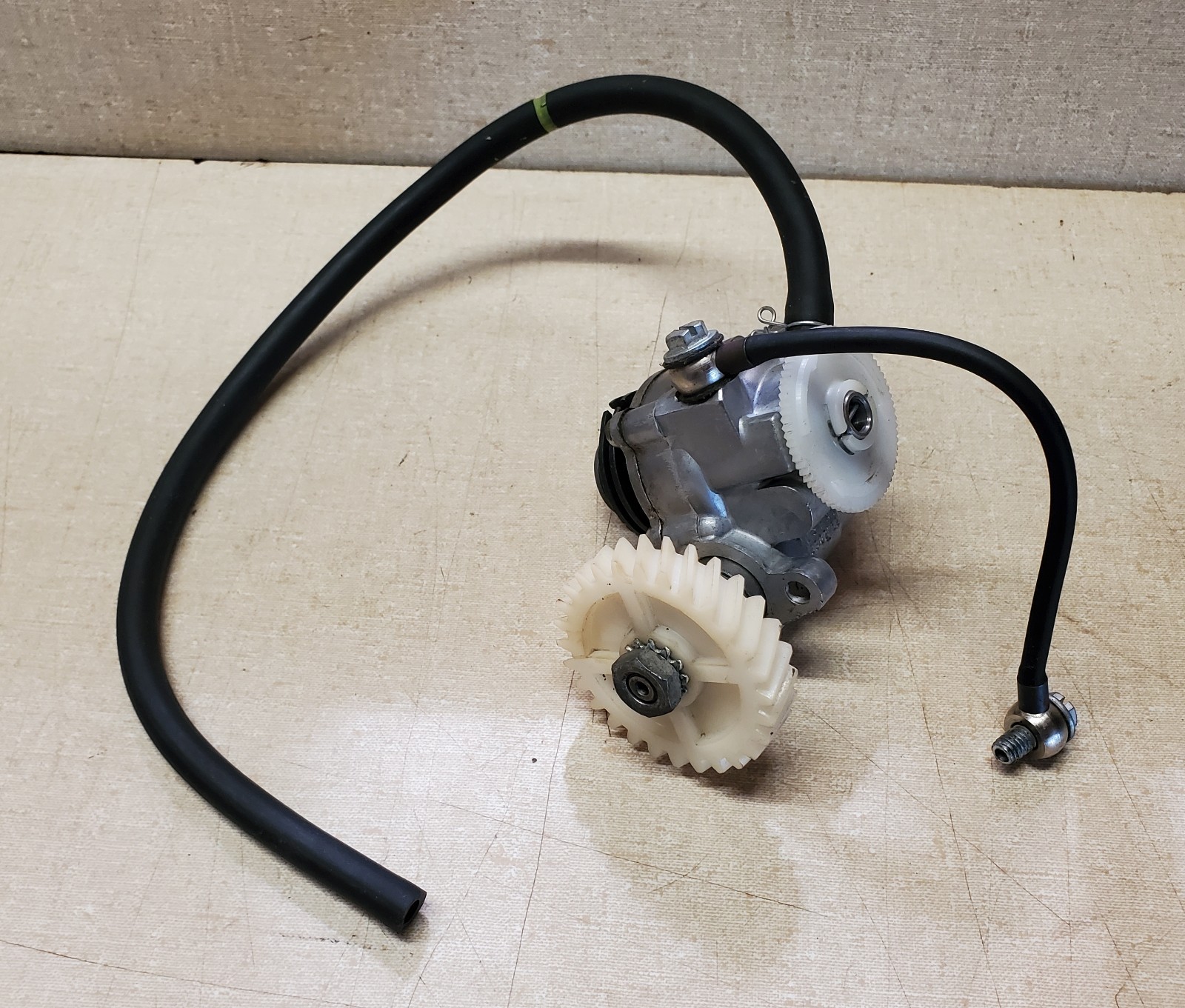 YAMAHA 214-13101-04-00 OIL PUMP AT1 AT2 AT3 CT1 CT2 CT3 DT1 DT2 DT3 RT2 RT3 AT1M