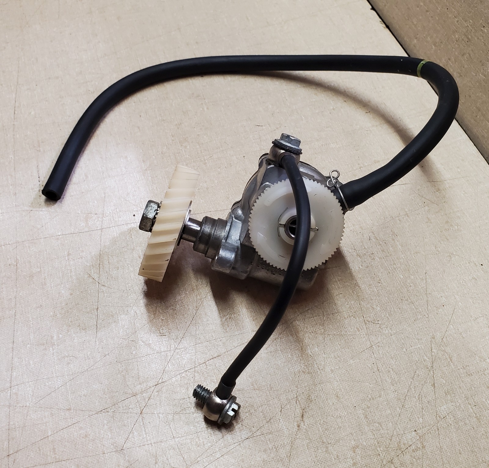 YAMAHA 214-13101-04-00 OIL PUMP AT1 AT2 AT3 CT1 CT2 CT3 DT1 DT2 DT3 RT2 RT3 AT1M