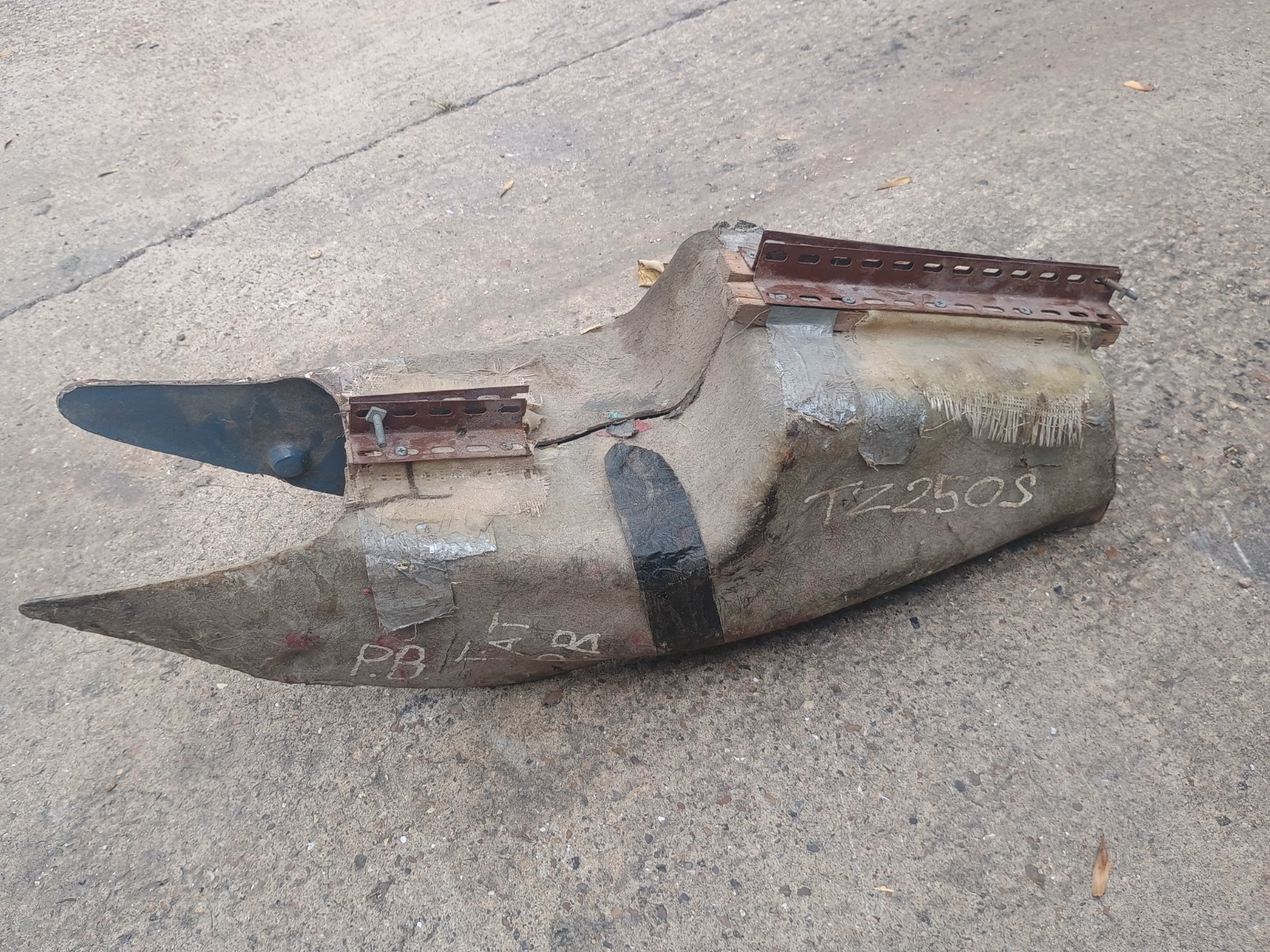 Yamaha TZ250S / TZ250 – Fibreglass Race Seat Mould
