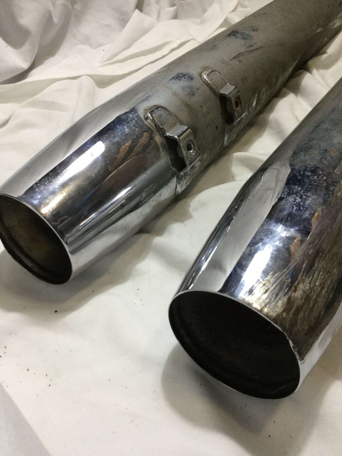 Harley Davidson OEM Exhaust Mufflers Pair HARFLT 1584/1688 Touring Dyna Softail.
