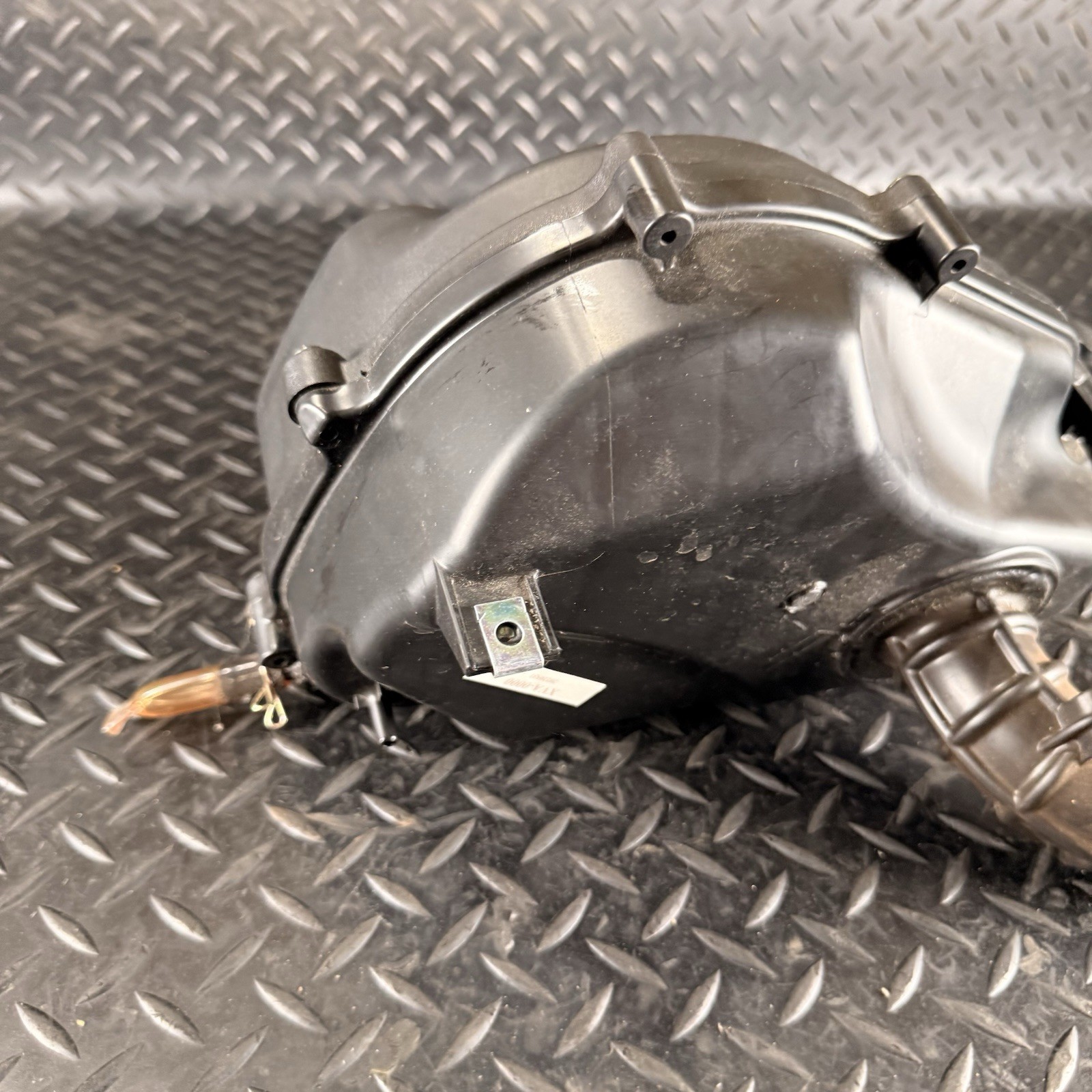 ♻️ SYM ORBIT III 3 125 2021-2024 – AIRBOX