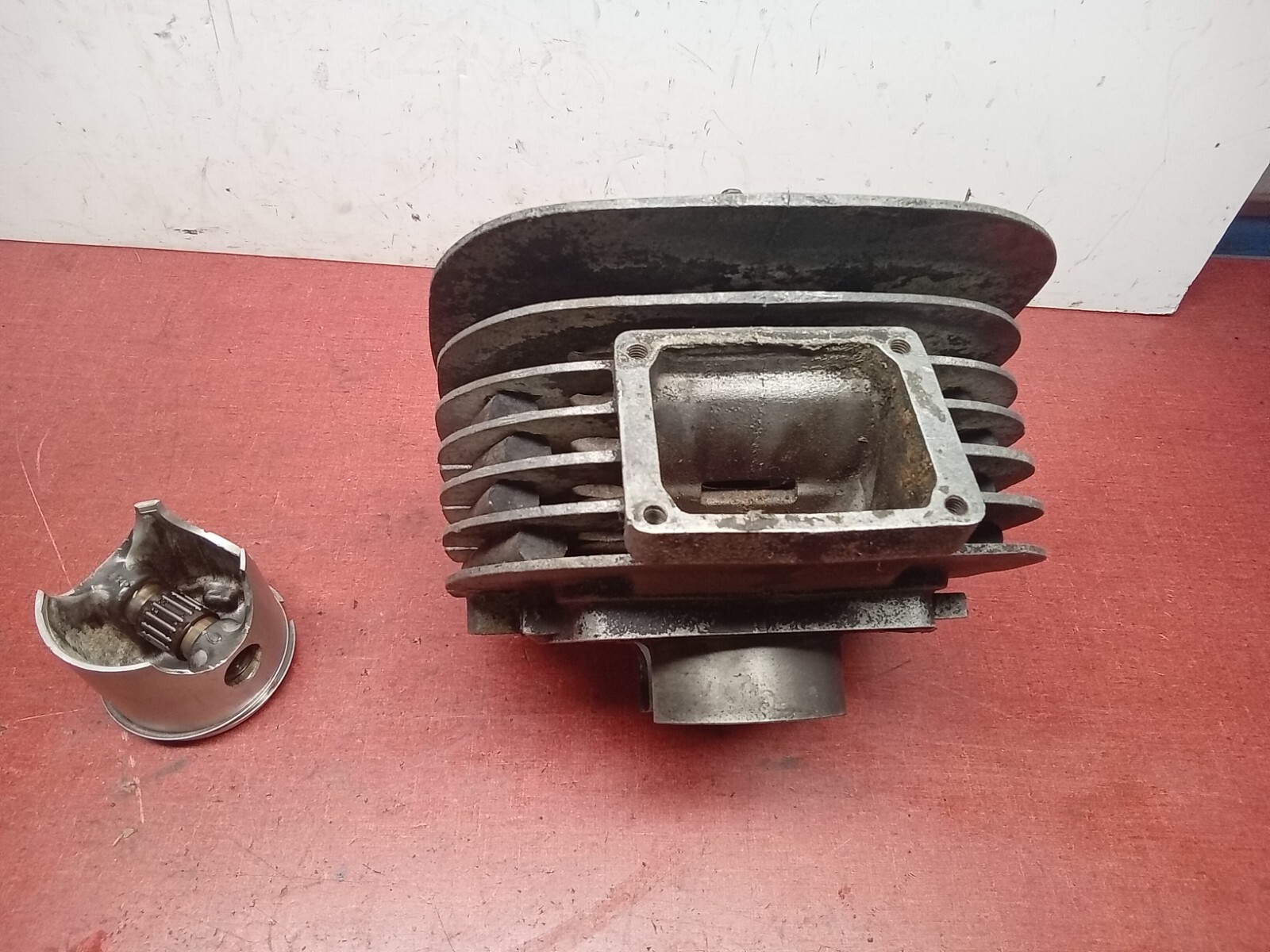1977 77 YAMAHA IT250 IT 250 CYLINDER JUG TOP END