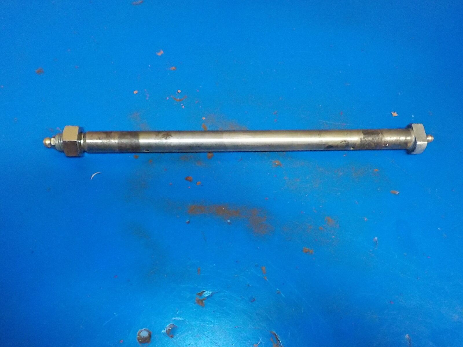 YAMAHA XS 400 1980 SWING ARM BOLT/ NUT , ZERKS BAD AS SHOWN IN PICTURE, USED