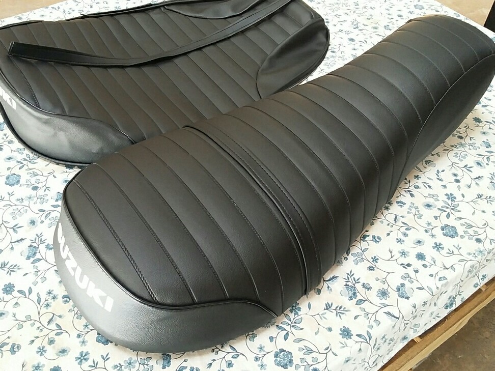SUZUKI RV90 RV125 1972 TO 1977 SEAT COVER WITH STRAP WHITE LOGO (S25)