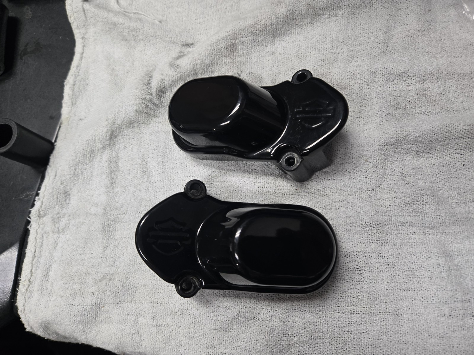Harley Davidson Bar & Shield Gloss Rear Axle Cover Kit – Sportster – 43013-09a