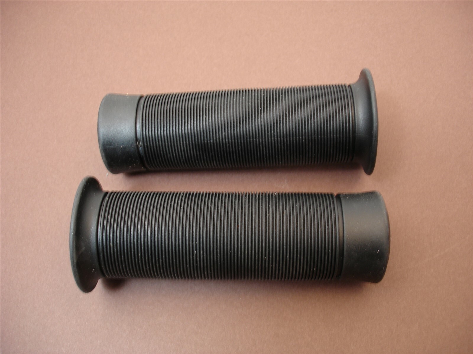 GRIP SET RIBBED SOFT STYLE BLACK 1″ HANDLEBAR HARLEY SINGLE DUAL CABLE FL FX XL