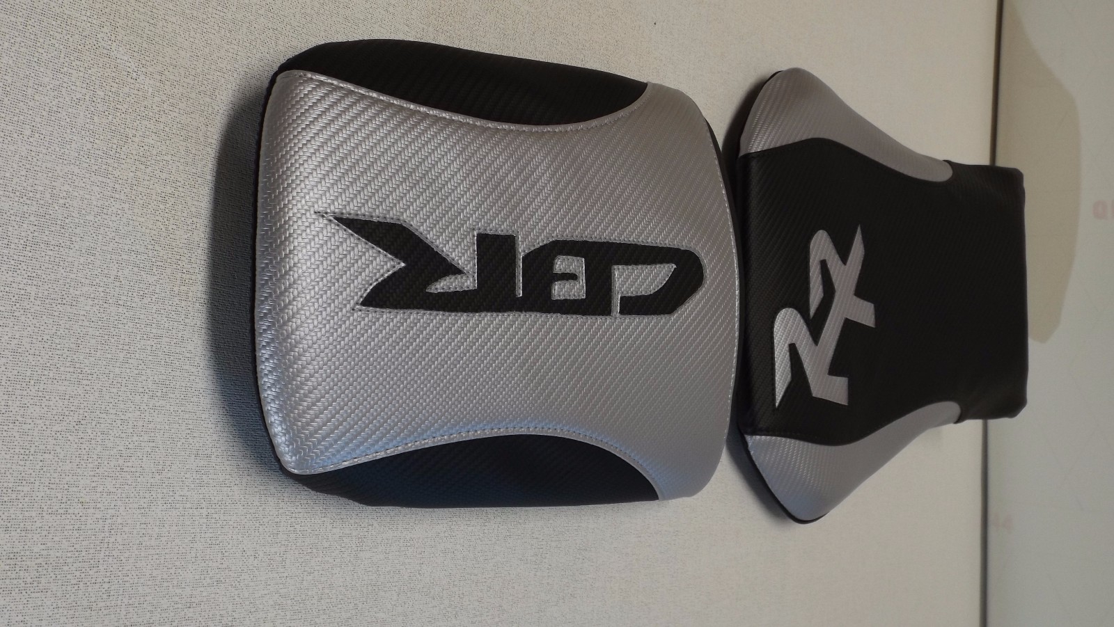 HONDA 2005/2006 CBR600RR BLACK VINYL CF TEXTURE/SILVER FRONT & REAR SEAT COVERS