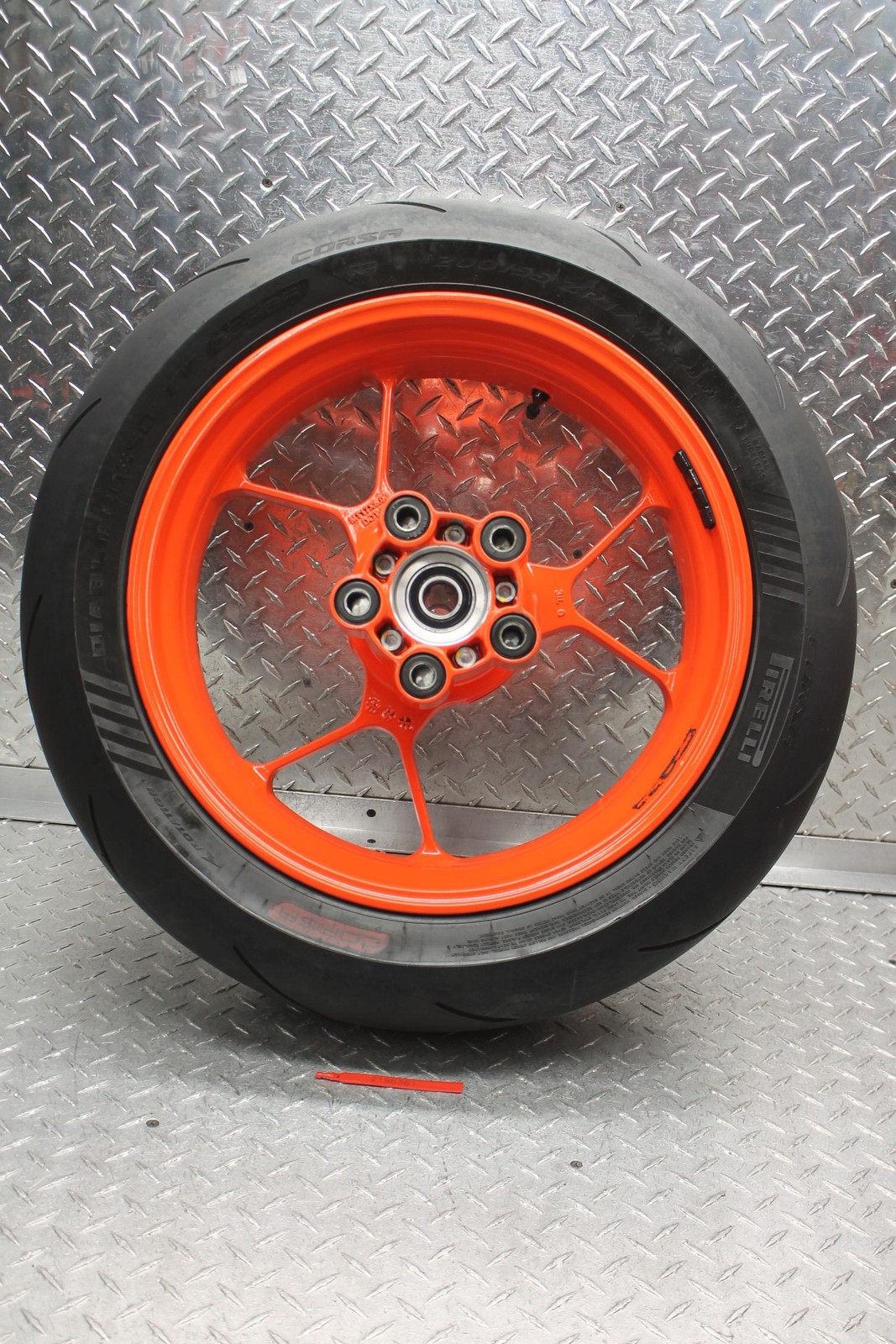 2024 APRILIA RSV4 1100 REAR WHEEL RIM MT17X6.00 & PIRELLI TIRE 200/55ZR17