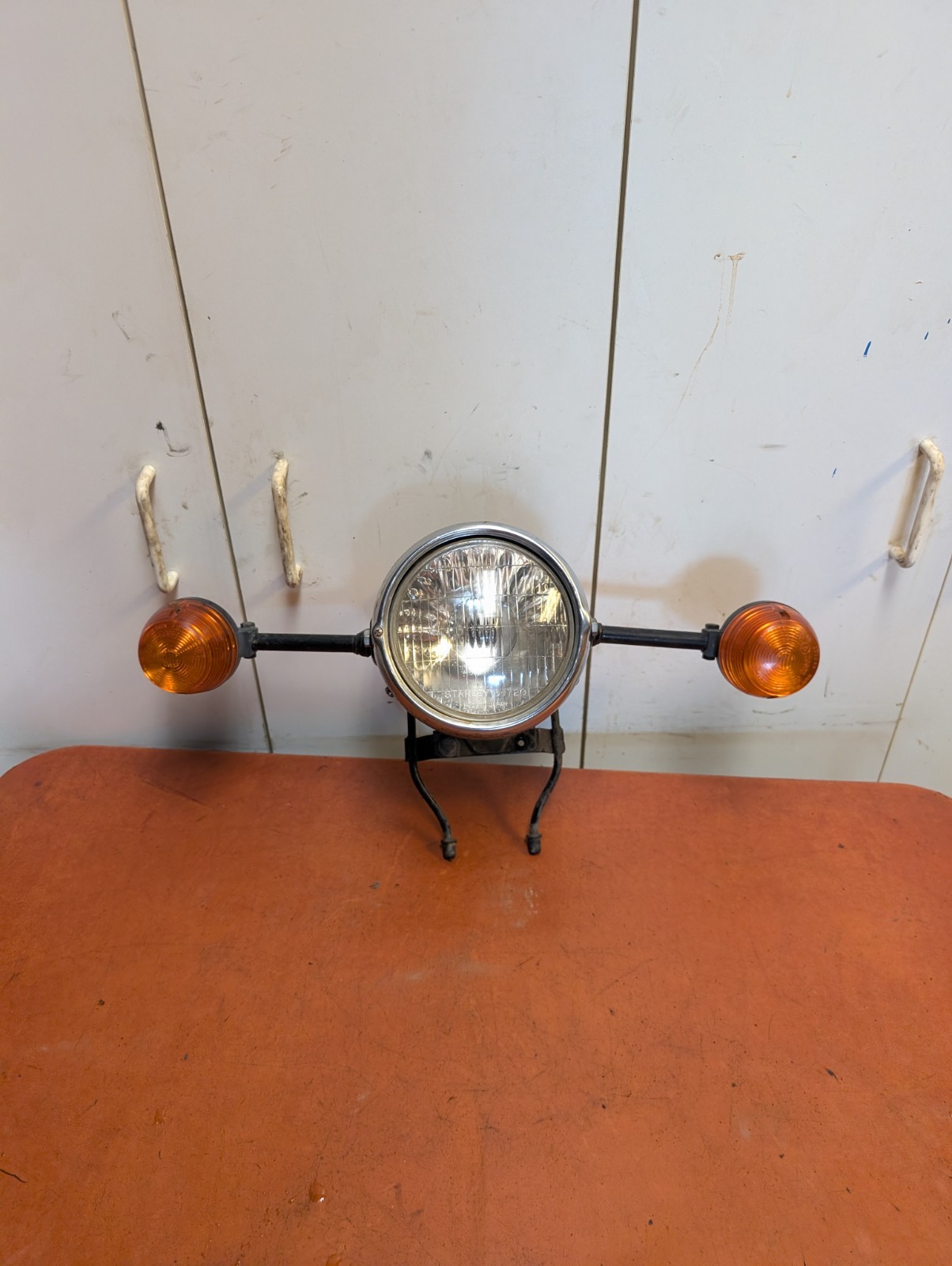 1980 Honda CM200 Front Headlight Headlamp Light & Housing Bucket CM185