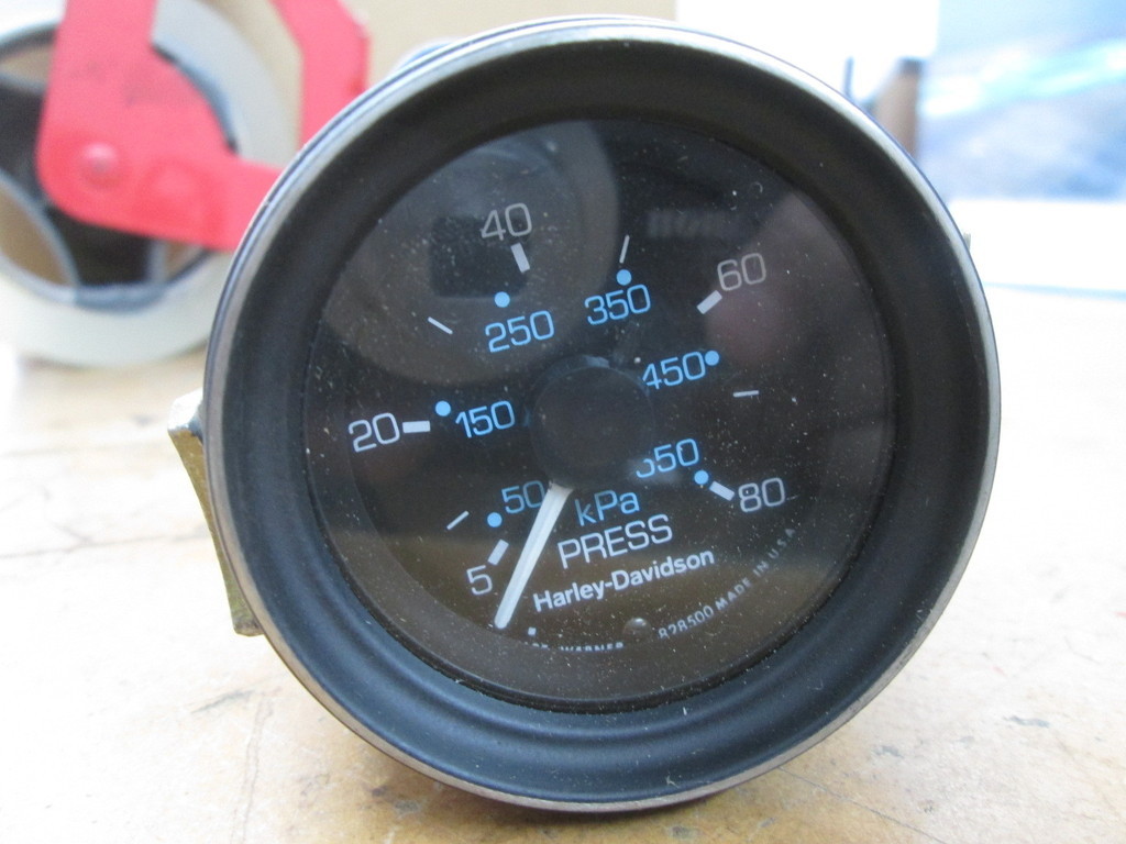 NOS Harley Davidson OEM Stewart Warner Oil Pressure Gauge 80 – 84 FLT 75028-80A