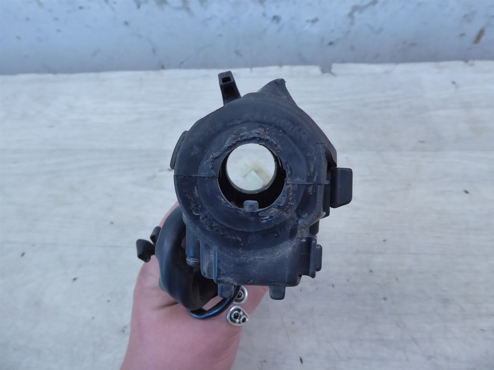 2000 Honda CBR600 F4 H20869) left hand control switches horn button choke lever