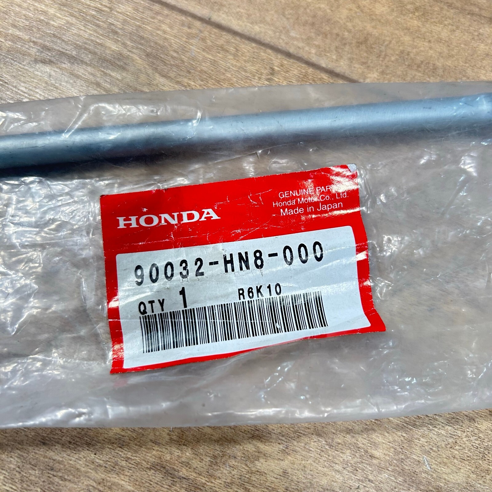 Honda OEM NEW NOS 10X265 CYLINDER STUD / 90032-HN8-000 / TRX680 TRX650 SXS700
