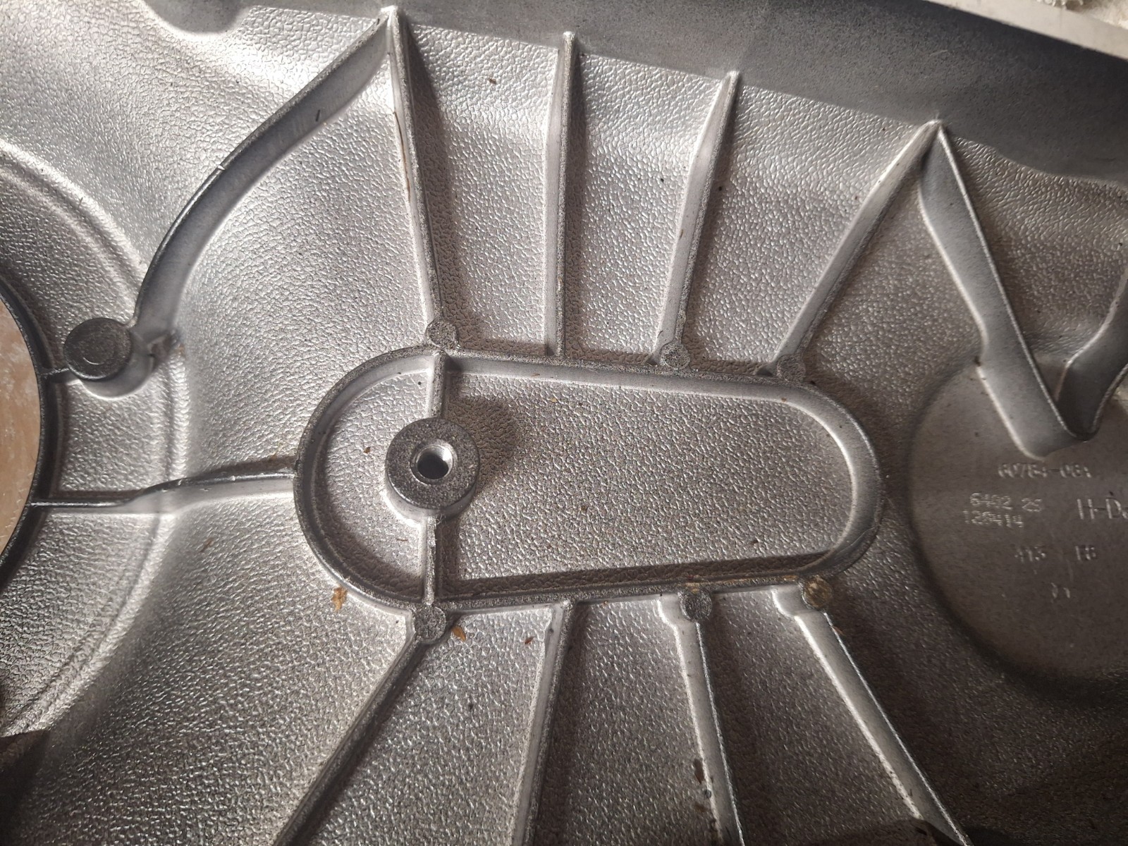 60784-06A Harley-Davidson Dyna Fat Bob Outer Primary Clutch Cover Wrinkle Black
