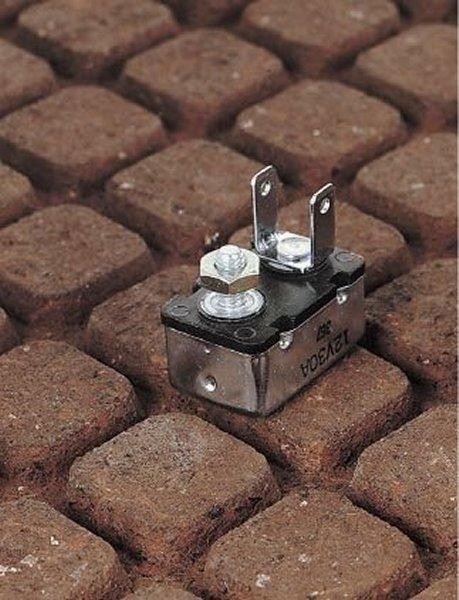 Drag Specialties Circuit Breaker Stud/Dual-Spade Style – 30A #DS-324001