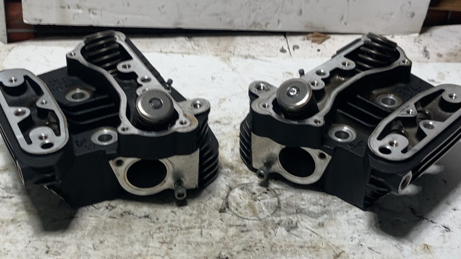 91-03 Harley Sportster XL 1200 OEM Cylinder Head Set Pair Front and Rear Black
