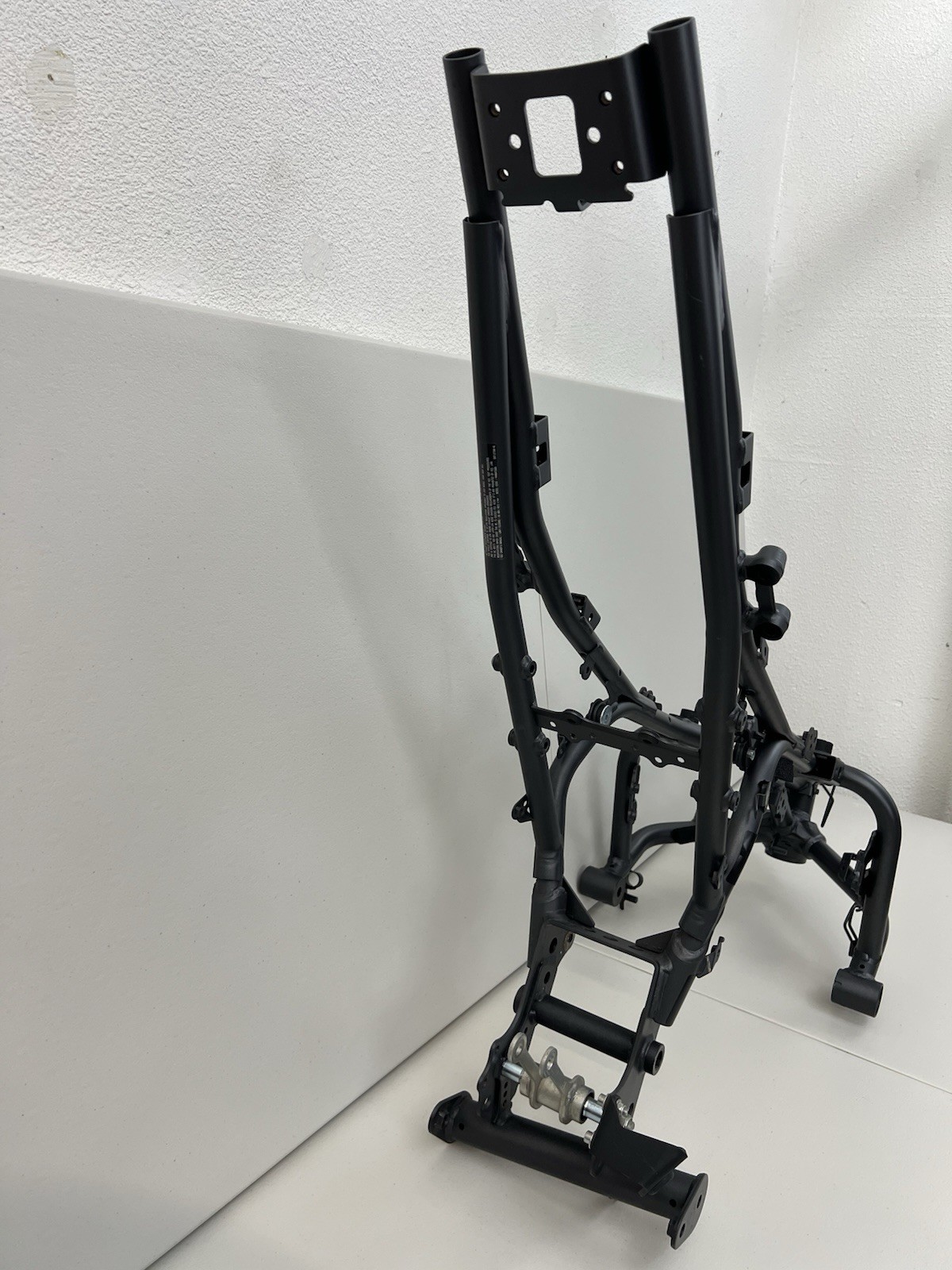 22 23 24 25 2025 Yamaha YZF-R7 YZF R7 Main Frame Chassis STRAIGHT SLVG REG OEM