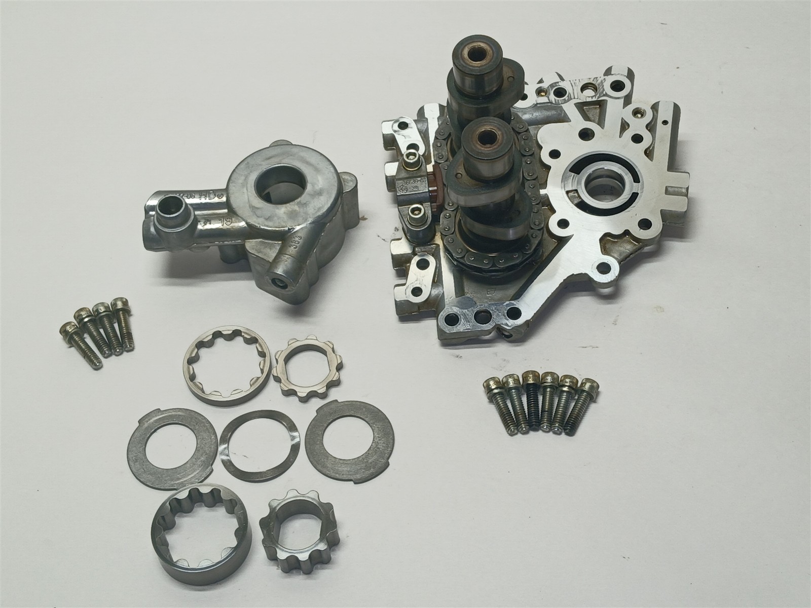 Harley-Davidson 2013 Dyna Super Glide Camshaft Plate Assembly 96″ Cams Oil Pump
