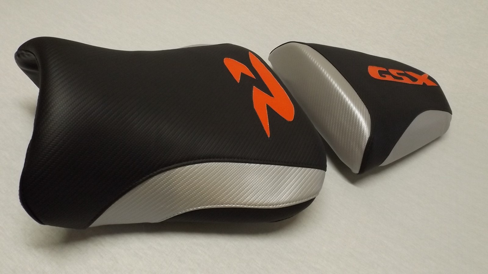 SUZUKI GSXR 600 750 CUSTOM FRONT& REAR SEAT COVERS 2004 2005 BLACK/SILVER CF