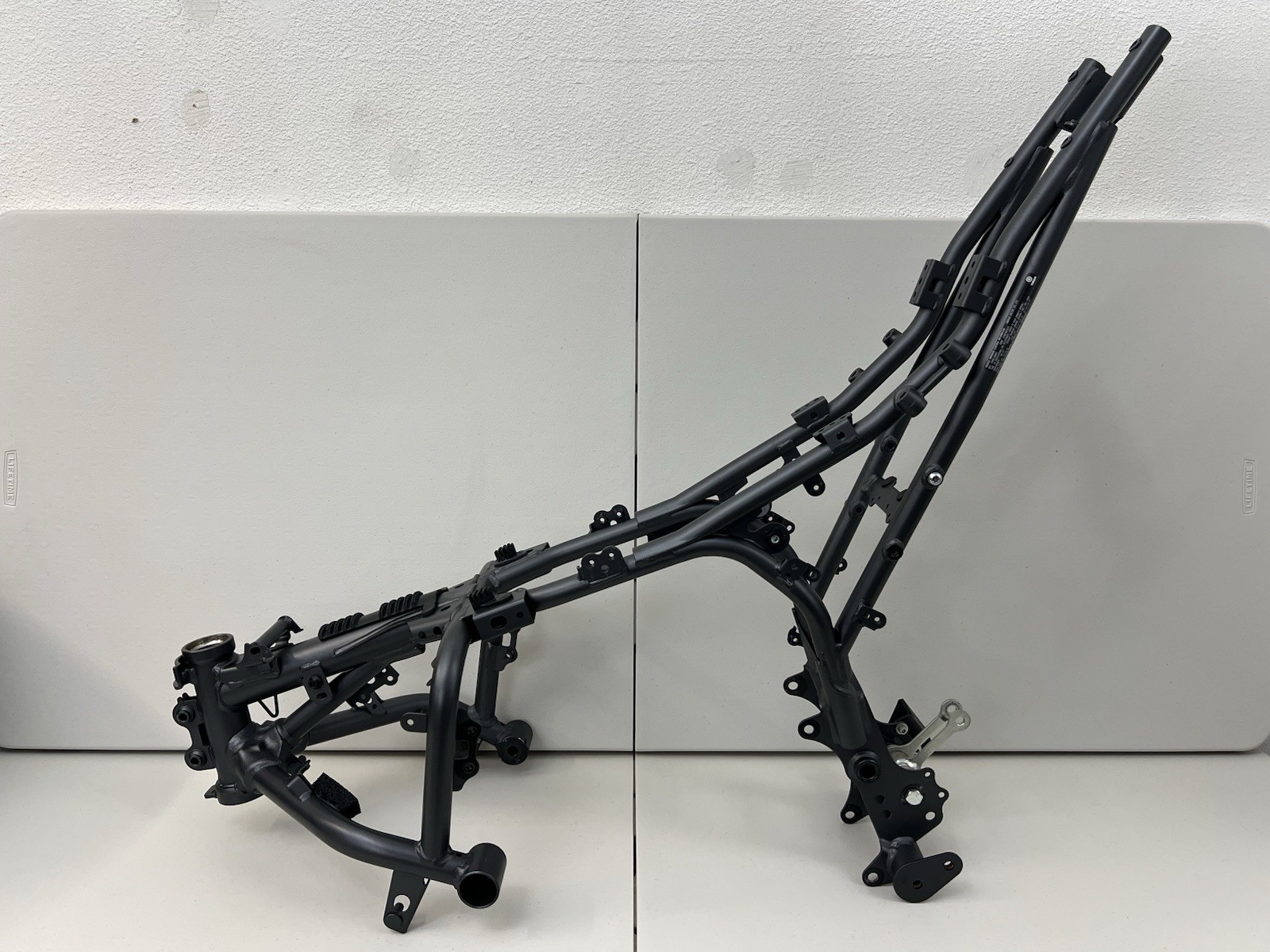 22 23 24 25 2025 Yamaha YZF-R7 YZF R7 Main Frame Chassis STRAIGHT SLVG REG OEM