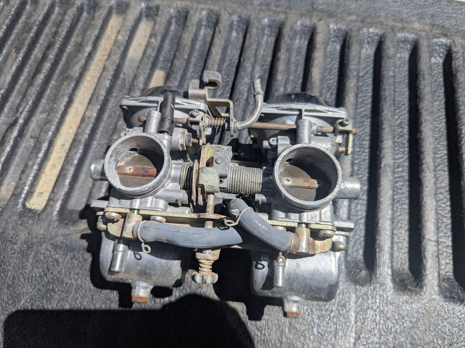 Suzuki GR650 GR 650 Carburetors Pair Mikuni 1983