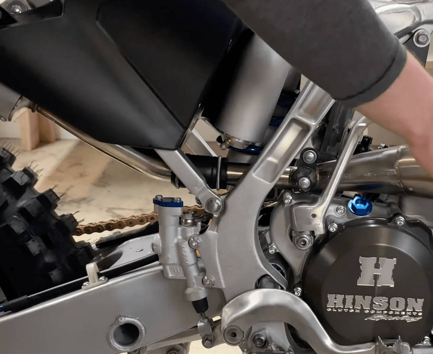 Yamaha YZ465 Exhaust Leak Fix: Pipe Silencer Rubber Joint