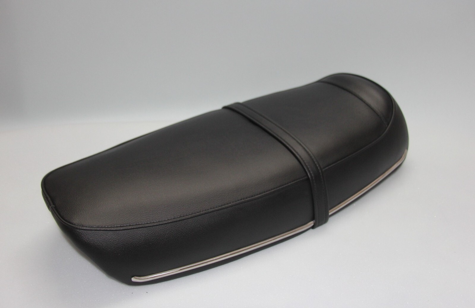1969-1972 Kawasaki H1 H1A 500 motorcycle seat chrome trim CODE: L2140